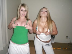 More nip slips and pussy slips pics at http://pussyslip.tumblr.com/