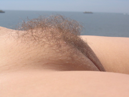 naturistelyon:  Full sun on her mons