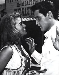 Ann-Margret & Elvis Presley.