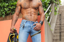 dominicanblackboy:A hot moment outside in the woods with sexy