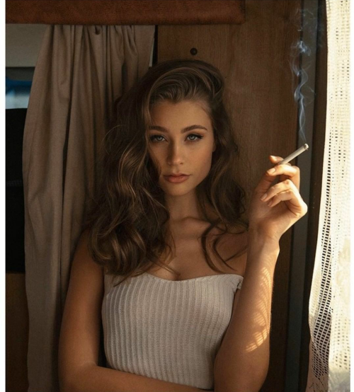 chaoticmaria:  …la délicieuse fumée…If you liked this post,