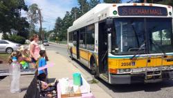 webofgoodnews:  Bus stops at lemonade stand and buys passengers