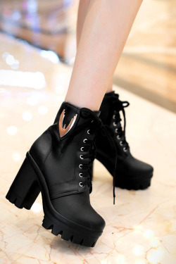 tbdresslove:  Chunky Heel Lace-Up Women’s Short Boots———>