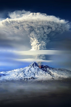 plasmatics-life:  Mount Ararat Eruption ~ By Sako Tchilingirian