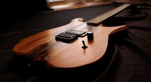 glorifiedguitars:  Stone Wolf Guitars ‘Rift’ 
