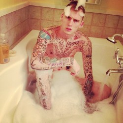 fluorescenthippie:  My currrent obsession. MGK :)  