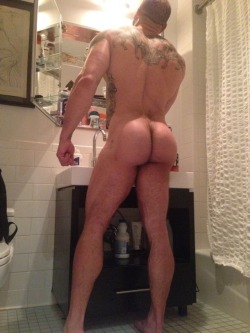 butt-boys:  He can smother you in that ass!   Hot Naked Male