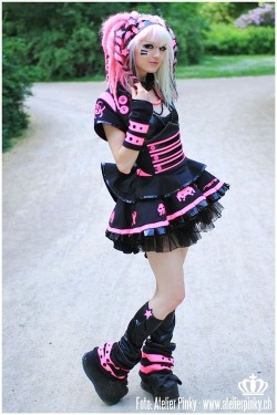 cybergoth-girls:  Cybergoth girl http://cybergoth-girls.tumblr.com/