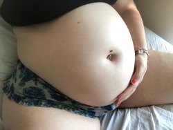 swollenbellygirl:Full but not stuffed - there’s definitely