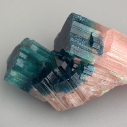 bijoux-et-mineraux:  Tourmaline - Skardu, Baltistan, Pakistan