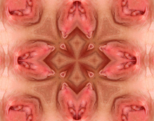 kaleidoscopepussy:  wow, such a juicy pussy!   