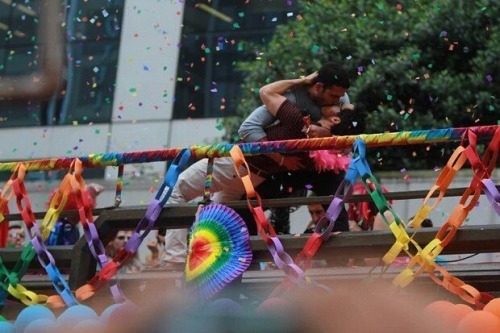 Alfonso Herrera & Miguel   Ángel Silvestre - Gay Pride Parade