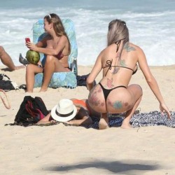 vitaminadas:  @thalitazampirolli flagrada pelo paparazzo hoje