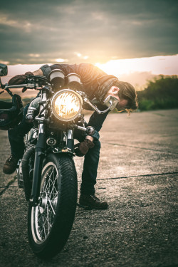 blogblogblooog:  thruxton 900 by guerelsahin