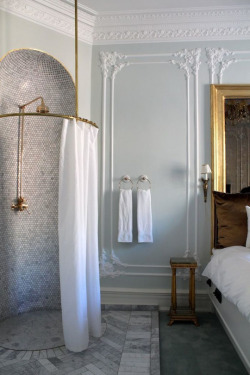 apartmenttherapy:  5 Crazy Ideas from Hotel Bathrooms that I