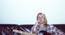 youremyvitamins:  Kurt playing Krist’s bass, Boston, April