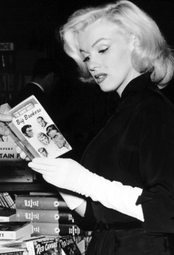 missmonroes:  Marilyn Monroe photographed by Andre de Dienes,1953