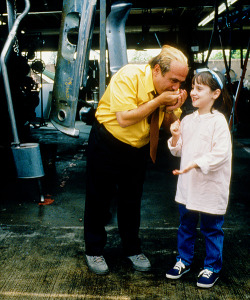  Danny DeVito & Mara Wilson on the set of ‘Matilda’ 1996