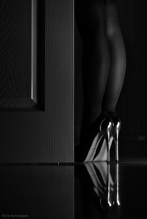 lowkeysensuality:  http://lowkeysensuality.tumblr.com/  by Erik Schottstaedt  