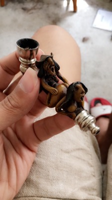 weedporndaily:  mollywhoppinghoezWake and bake, my fav pipe