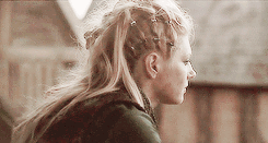 queen-of-ashes:  It was very hard for her to leave Kattegat.