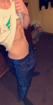 jockboyoh21:   i love these trackies. https://onlyfans.com/ikella1992