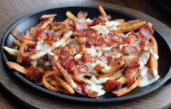 yummyfoooooood:  Bacon Cheese Fries 
