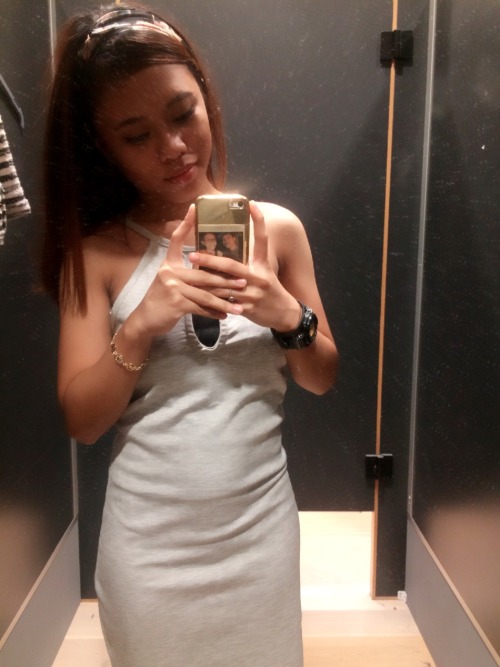 mirahxo:  fitting room ðŸ˜›