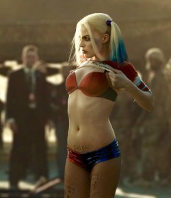 nudeandnaughtycelebs:  Margot Robbie (as Harley Quinn) in a bra