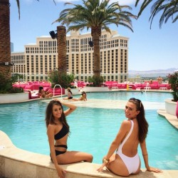 meanwhileinvegas:  Reminiscing about being poolside with my friends