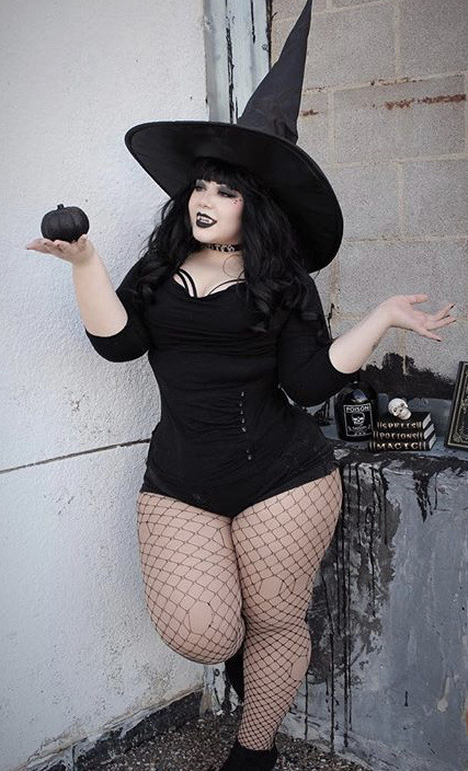 erronblack-tom:Beautiful huge legs 
