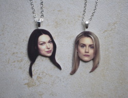 shopbenji:  Alex and Piper friendship necklaces at ShopBenji