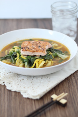 beautifulpicturesofhealthyfood:  A garlicky ginger bowl of zucchini