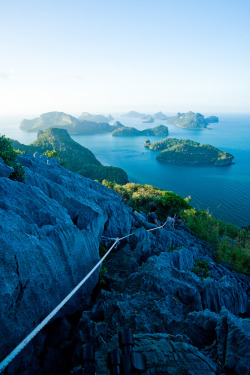 fornicating:  Ang-Thong island by Singha Live  Queue’