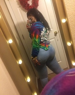 bruh-in-law:  Raychiel  Fat ass booty