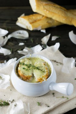 intensefoodcravings:  French Onion Soup  Mmmmmm yes please and