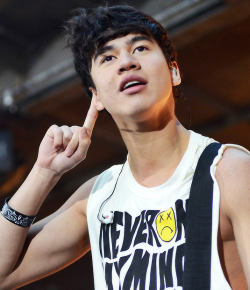 ashtonbangme-deactivated2015081:  5 Seconds of Summer Take Over
