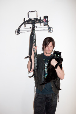 terrysdiary:  Norman Reedus and his cat, eye in the dark, at