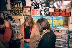 griimees:  Cobain signs one of his first autographs at Rough
