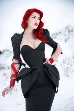 shapingcontours:  I like this corset top-skirt-bolero outfit.