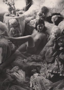 retrogasm:  Władysław Pawelec, “Nude with Dolls” 