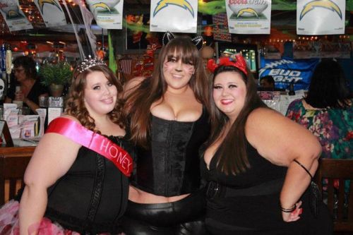 bigcutieboberry:BoBerry.BigCuties.com and CaitiDee.Bigcuties.com <333!  caitidee , did you know that I love you????Â 