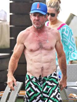 famousbodiesorg:  Dennis Quaid Shirtless in Hawaiihttp://www.famousbodies.org/dennis-quaid-shirtless-in-hawaii/