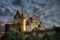 bluepueblo:  Medieval, Castle Vianden, Luxembourg  photo via