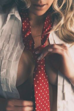 yesiamyourgoddess:  ⚜  @sxynbnd may I wear your tie (s) ;)