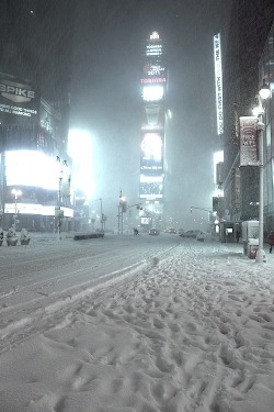 tessen:  battlesuit:  blua:  Times Square in the winter  what