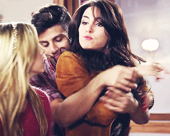 sempreaoseuladolua-deactivated2:  Awwn olha a carinha do Chay,