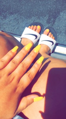 bunzxo:  #Yellow #Nails #Nike #Summer