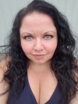 44icup:  #selfie #blueeyes #pierced #bbw