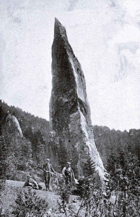 Monolithe de 94 mètres à Sardières en Savoie.